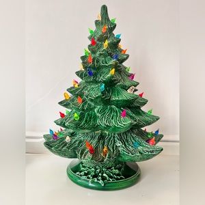 Vintage 19”Nowell’s Molds 1979 Ceramic Christmas Tree Large with lights working